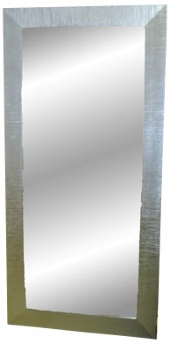 Зеркало в рамке с декором серебряного цвета
