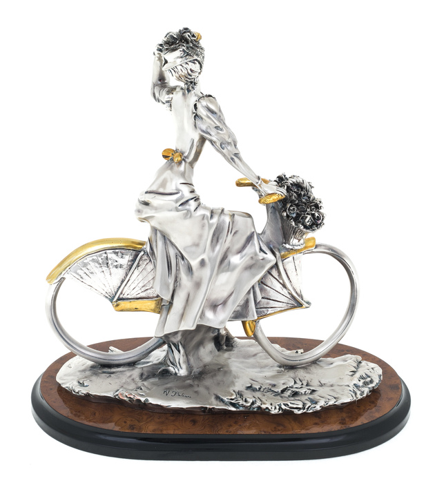 Статуэтка "Дама на велосипеде" с серебрением и золочением
