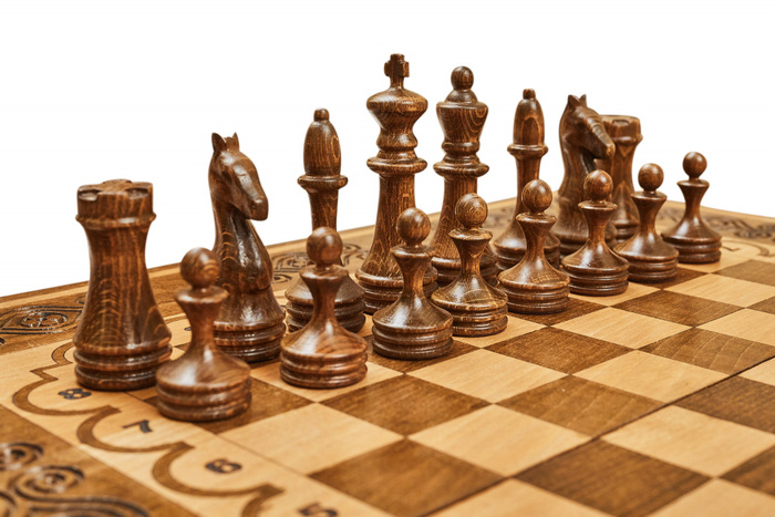 Резные шахматы и нарды из бука "Аида"