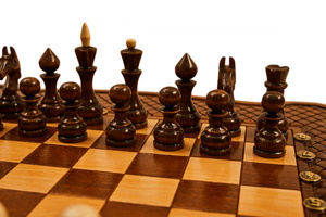 Резные шахматы и нарды из бука "Эндшпиль"