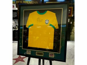 Пеле - Ретро-футболка сборной Бразилии с автографом