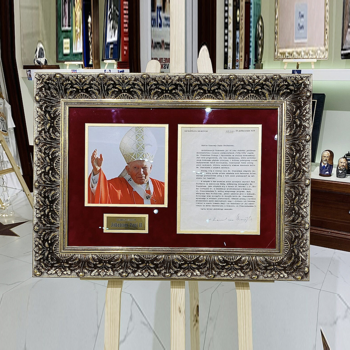 Документ с автографом Папы Римского Иоанна Павла II