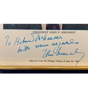 Книга и фотография с автографами 35-го президента США Джона Кеннеди и первой леди Жаклин Кеннеди 1962г.