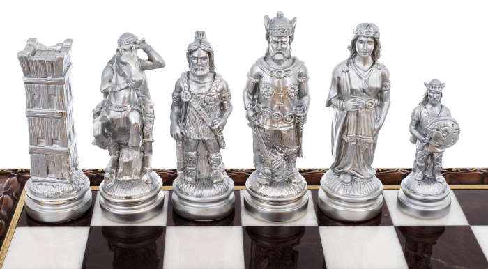 Шахматы из дуба и мрамора "Римляне" с серебрением и золочением