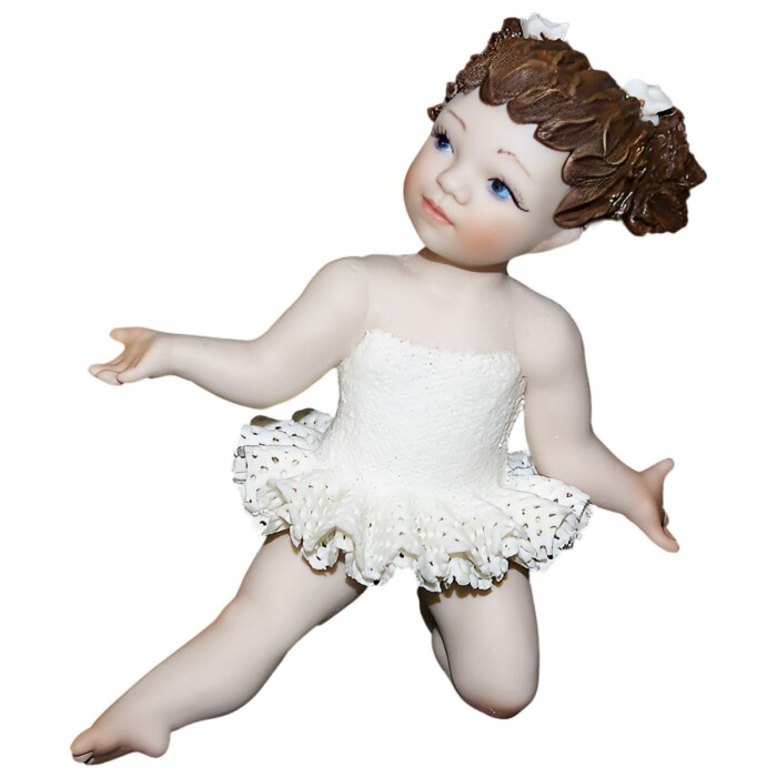 Фарфоровая кукла "Маленькая балерина в танце"