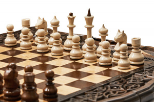 Резные шахматы и нарды из бука "Арарат"