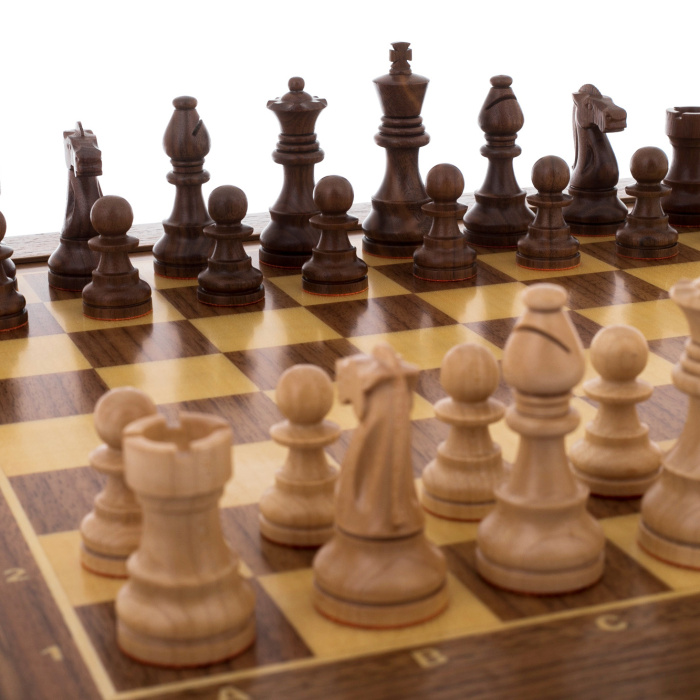 Шахматы из карельской березы с фигурными краями