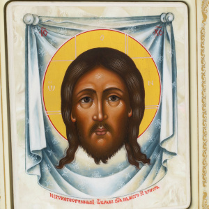 Икона на натуральном перламутре "Спас Нерукотворный" в белой раме