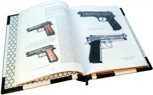Книга в кожаном переплете "Боевые пистолеты мира"