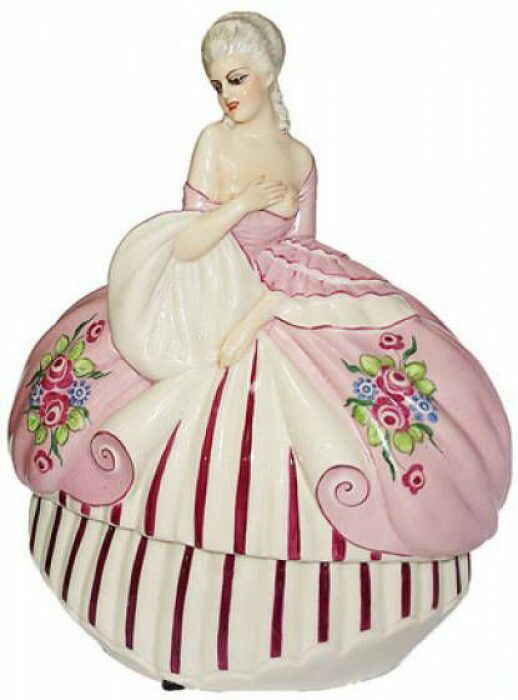Статуэтка-шкатулка "Дама в розовом платье"