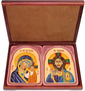 Рукописная пара подарочных икон "Казанская икона Божией Матери" и "Господь Вседержитель" на кипарисе
