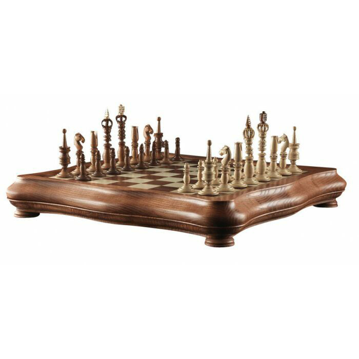 Шахматы из ясеня "Калверт" на темной доске