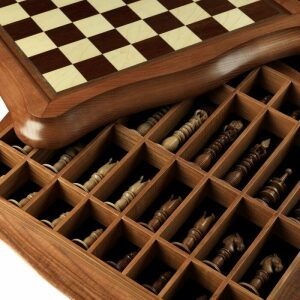 Шахматы из ясеня "Калверт" на темной доске