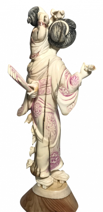 Сувенир из бивня мамонта "Японка в розовом кимоно"
