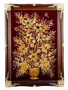 Декоративное панно из янтаря "Цветы"
