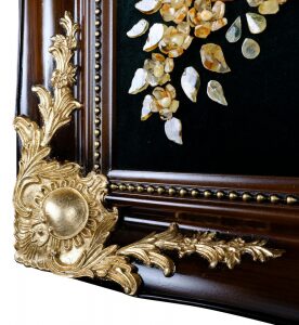 Декоративное панно из янтаря "Цветочная ваза"