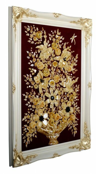 Декоративное панно из янтаря "Цветочная ваза" в белой раме
