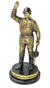 Статуэтка бронзовая "Солдат"