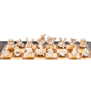 Шахматы из бивня мамонта "Набор домохозяйки"