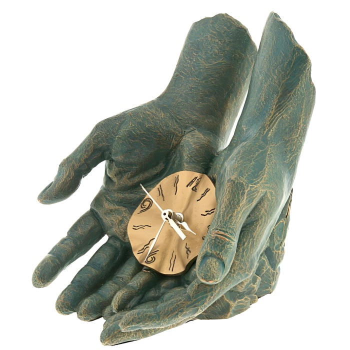 Скульптура с часами "Время в твоих руках" (Time in your hands)