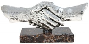 Скульптура "Сотрудничество, посеребрение" (Silver commitment)