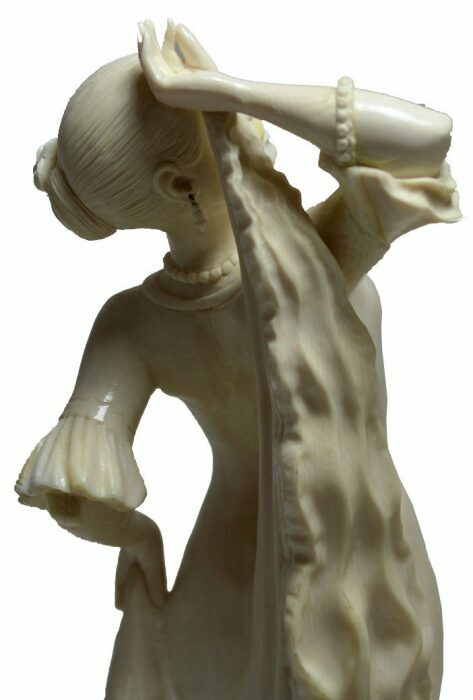 Скульптура из бивня мамонта "Танцовщица"