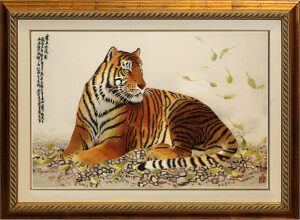 Картина на шелке "Тигр на траве" ручной работы