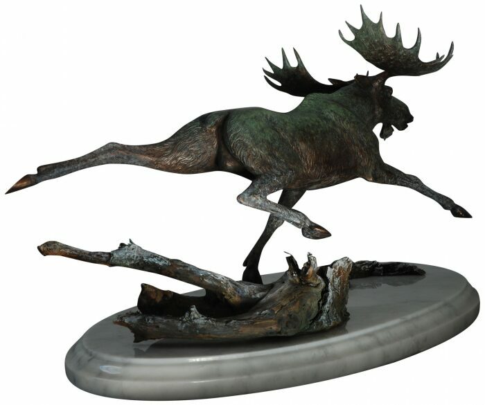 Авторская скульптура из бронзы "Бегущий лось"