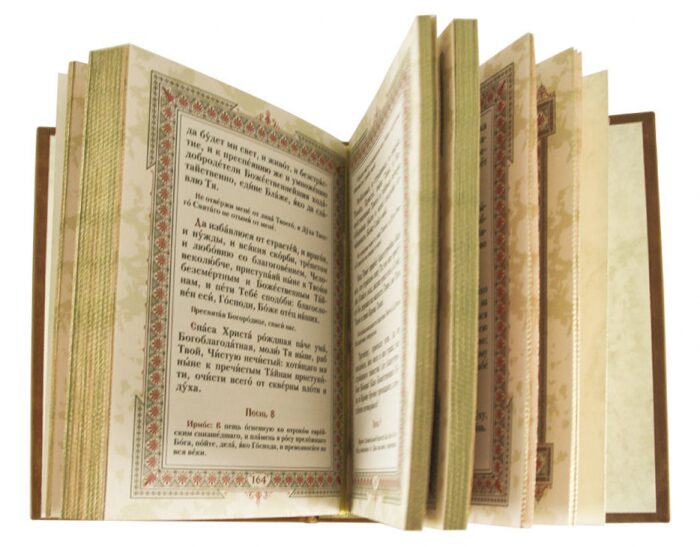 Книга в кожаном переплете "Молитвослов" золотое тиснение, с финифтью