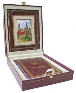 Подарочный набор с книгой и панно "Москва" (финифть)