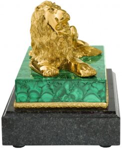 Сувенир на подставке "Лев" из малахита и долерита