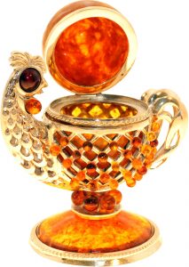 Сувенир-шкатулка из янтаря "Курочка"