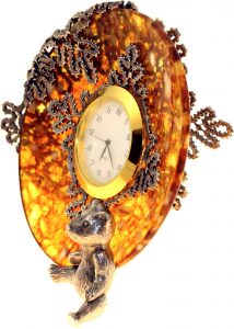 Часы из янтаря "Вологодские кружева"