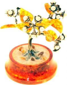 Сувенир из янтаря "Цветущая сакура"