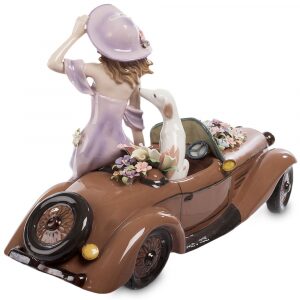 Керамическая статуэтка "Девушка с автомобилем"