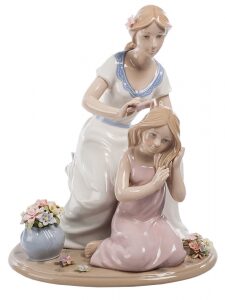 Керамическая статуэтка "Мама с дочерью"