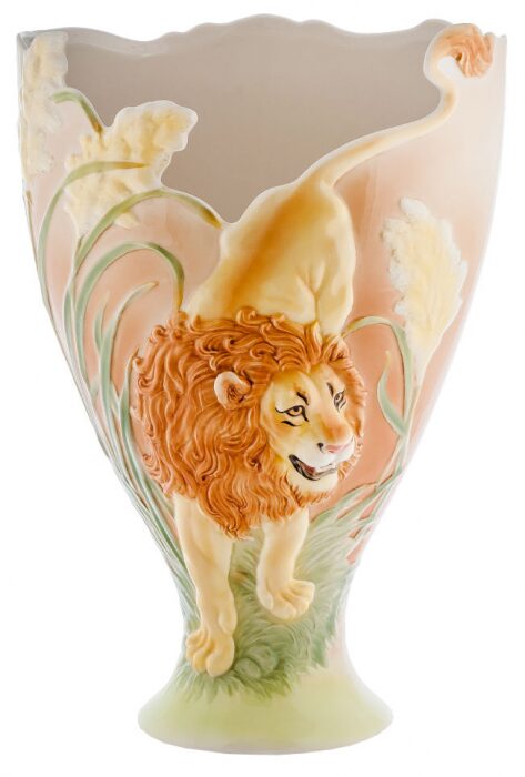 Фарфоровая ваза "Лев"