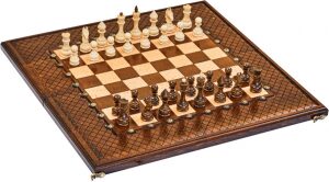Резные шахматы, нарды и шашки из бука "Миттельшпиль" средние