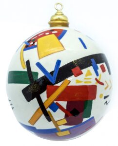 Деревянный елочный шар ручной работы "Казимир Малевич"