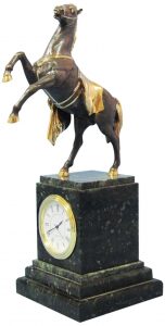 Часы из бронзы "Конь с короткой попоной" (пьедестал)