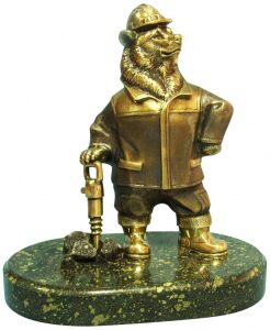 Статуэтка из бронзы "Медведь-шахтер"