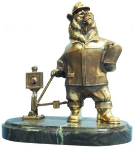 Статуэтка из бронзы "Медведь-железнодорожник"