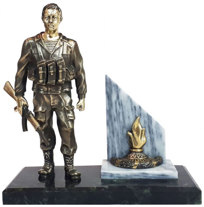 Бронзовые статуэтки воинов - достойный подарок для коллекционера