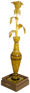 Сувенир из янтаря "Розочка в вазе"