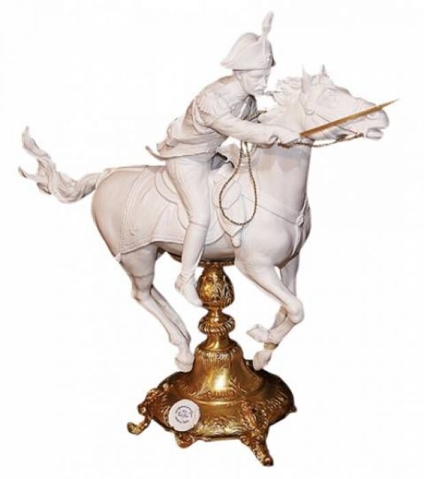 Скульптура "Карабинер на коне", цвет: белый
