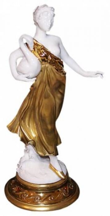 Скульптура "Богиня с лебедем"