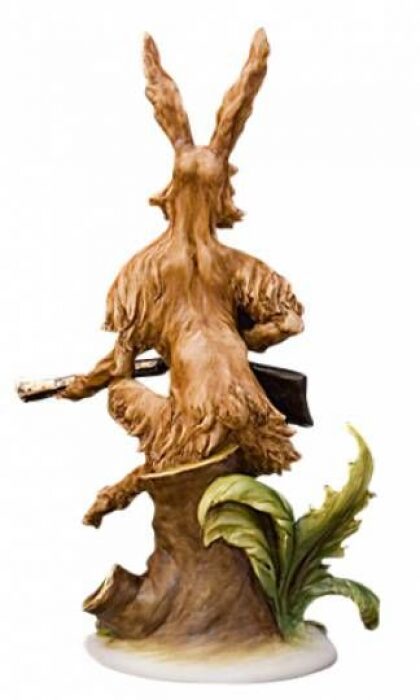 Скульптура "Заяц на охоте"