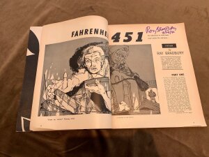 Журнал Playboy с двумя автографами писателя Рэя Брэдбери на обложке и на 3 странице.