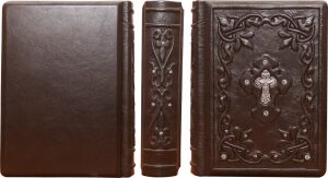 Подарочная книга "Святое Евангелие" Pearl Chocolate