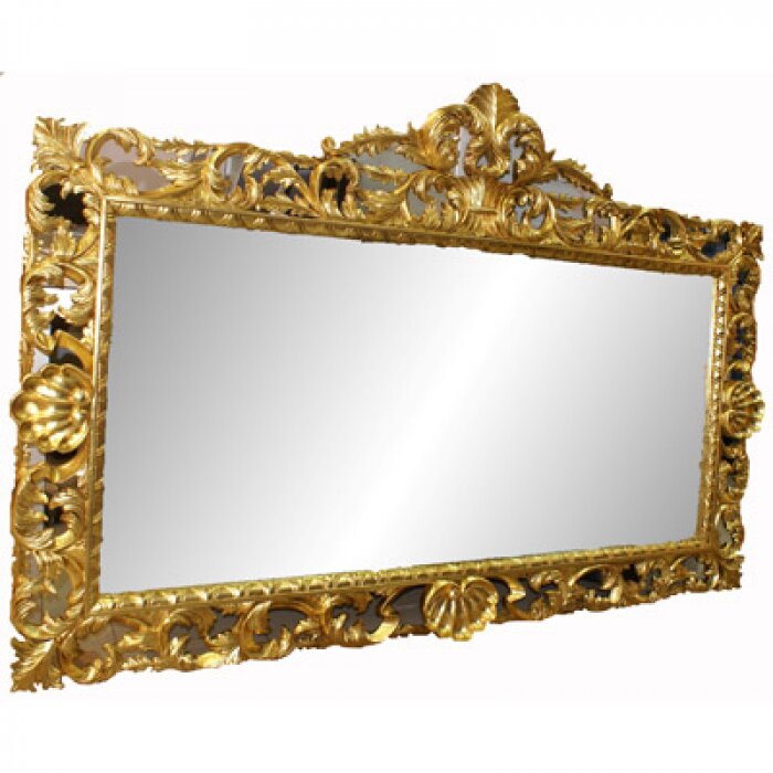 Зеркало в деревянной раме золотого цвета